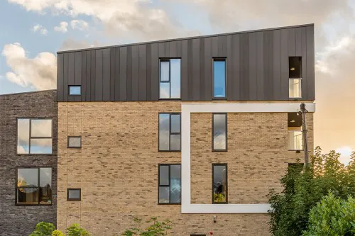 Culyers Yard Brentwood High Street 13 No of Flats 2 bed and 3 bed flats occuy penthouse top zinc box.