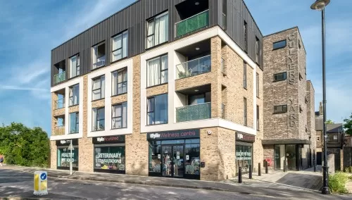 Culyers Yard Brentwood High Street 13 No of Flats 2 bed and 3 bed flats occuy penthouse top zinc box street view..jpg